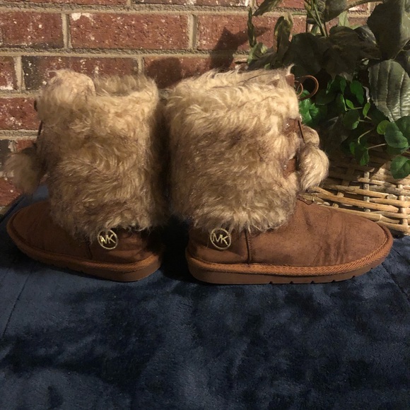 MICHAELS KORS BIG KIDS SIZE 3 BOOT’S 🥾| COLOR TAN. - Picture 11 of 11